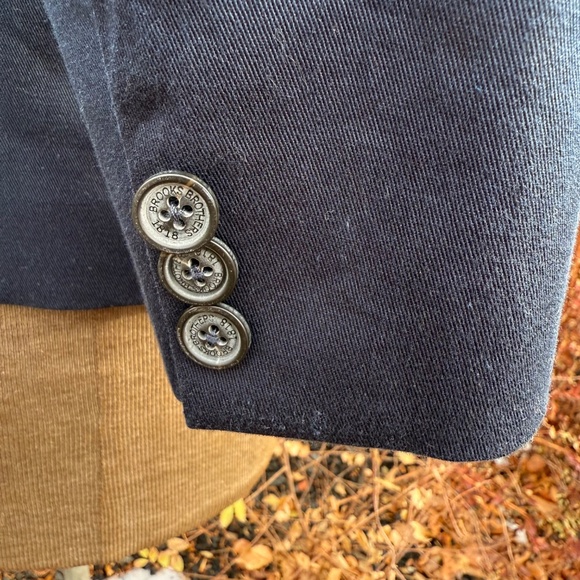 Classic Brooks Brothers Tailored Navy Blazer - Picture 9 of 16